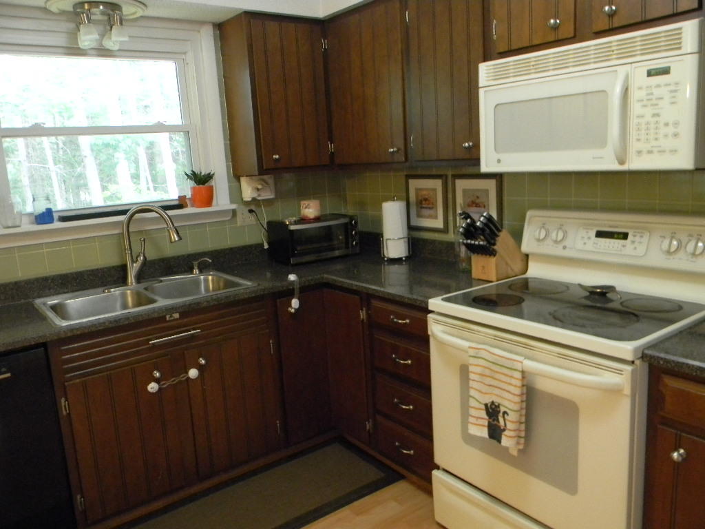 76 Rotherdale Road Brewer, ME 04412 - Photo 15 of 34 76 Rotherdale Kitchen