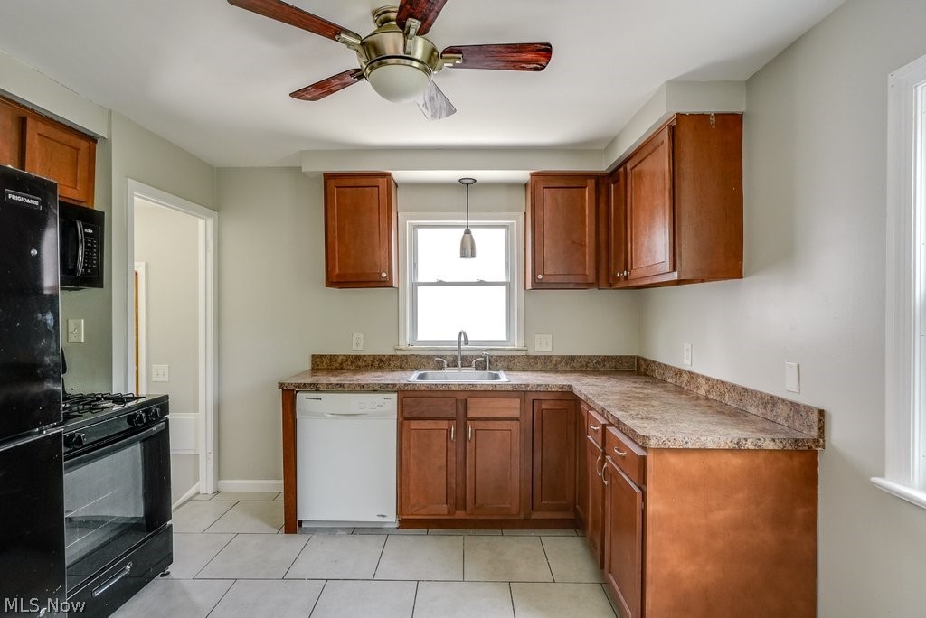 4225 Lambert Road Cleveland, OH 44121 - Photo 12 of 27