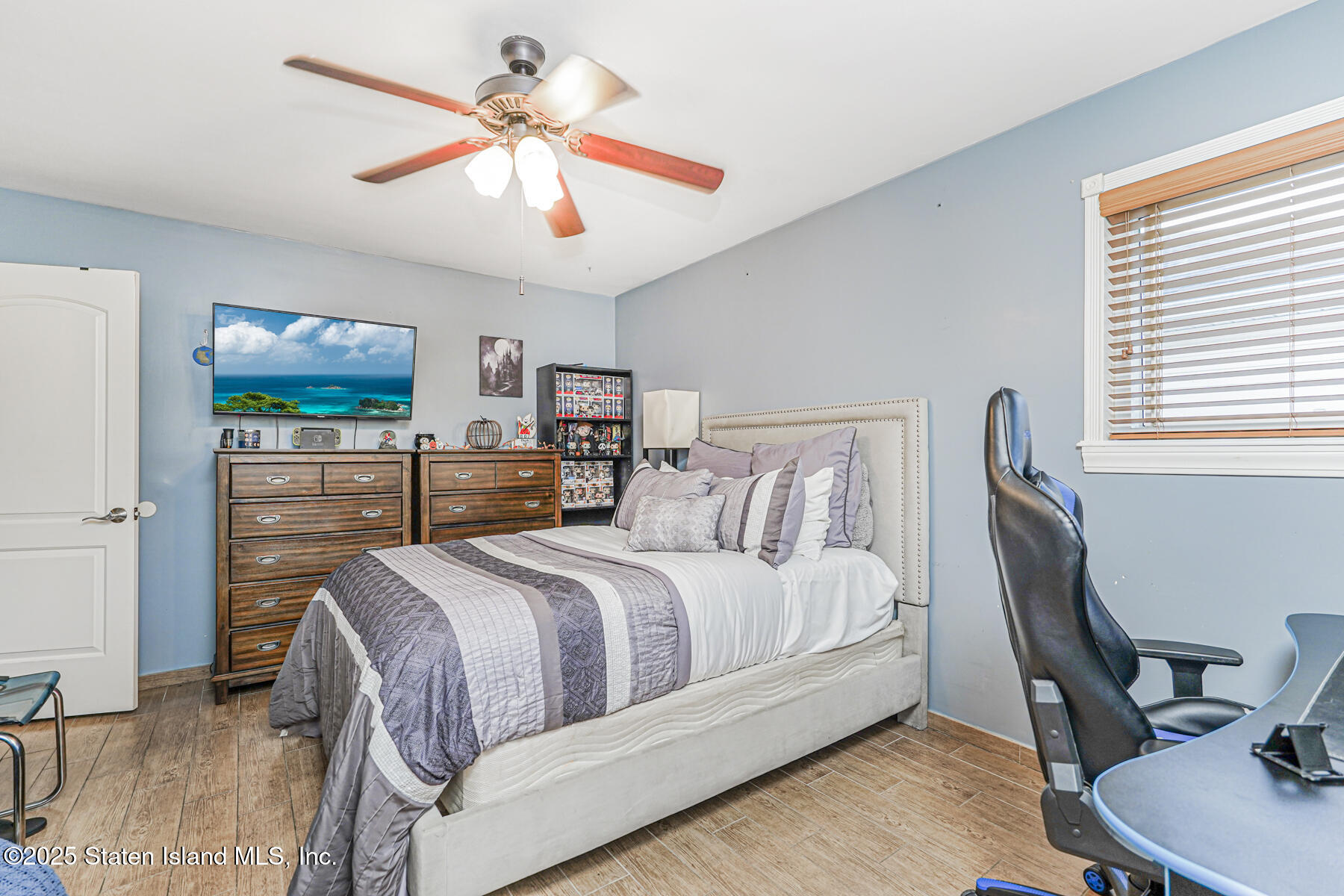 31 Plank Road Staten Island, NY 10314 - Photo 16 of 30 a bedroom with a bed a desk and a chandelier