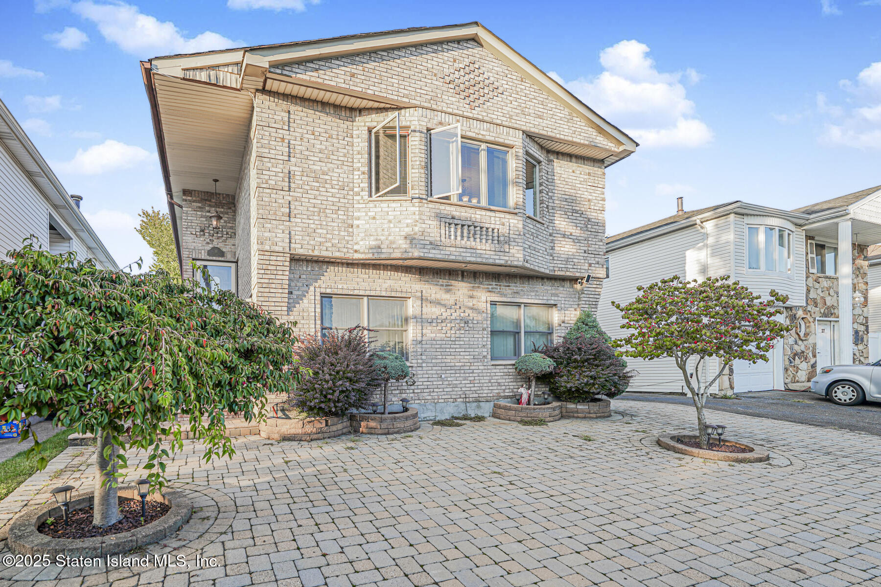 31 Plank Road Staten Island, NY 10314 - Photo 2 of 30 a front view of a house with a yard