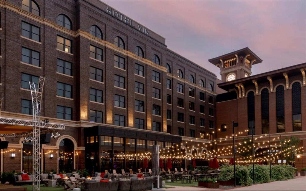 250 East Dallas Road, Unit 124 Grapevine, TX 76051 - Photo 27 of 37 a front view of a building with street view