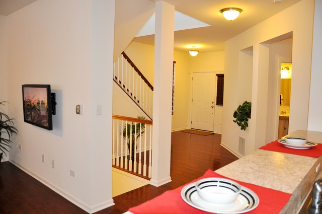 1038 Ravendale Court Naperville, IL 60540 - Photo 4 of 22
