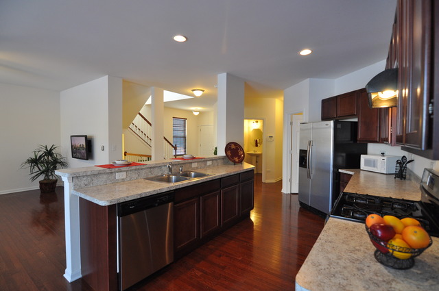1038 Ravendale Court Naperville, IL 60540 - Photo 5 of 22