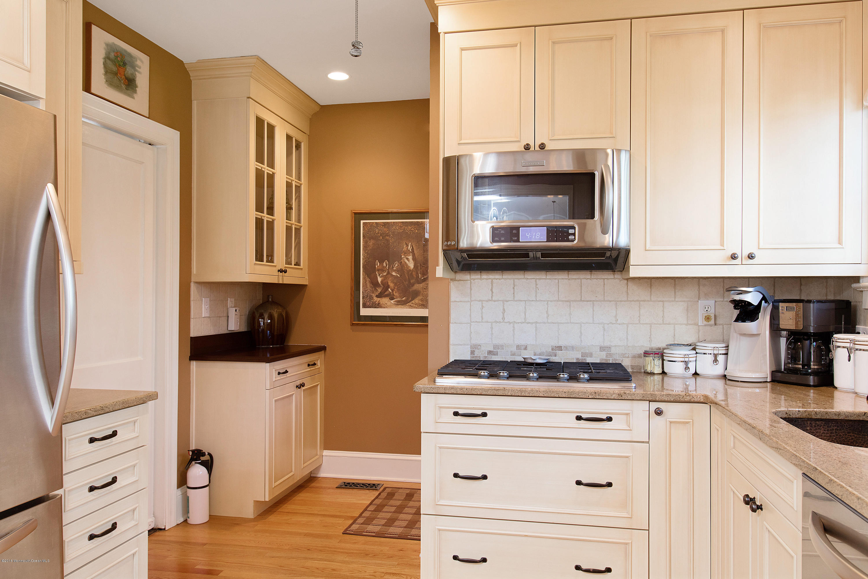 342 Conover Place Red Bank, NJ 07701 - Photo 6 of 21 342 Conover Pl Red Bank NJ-print-016-10-