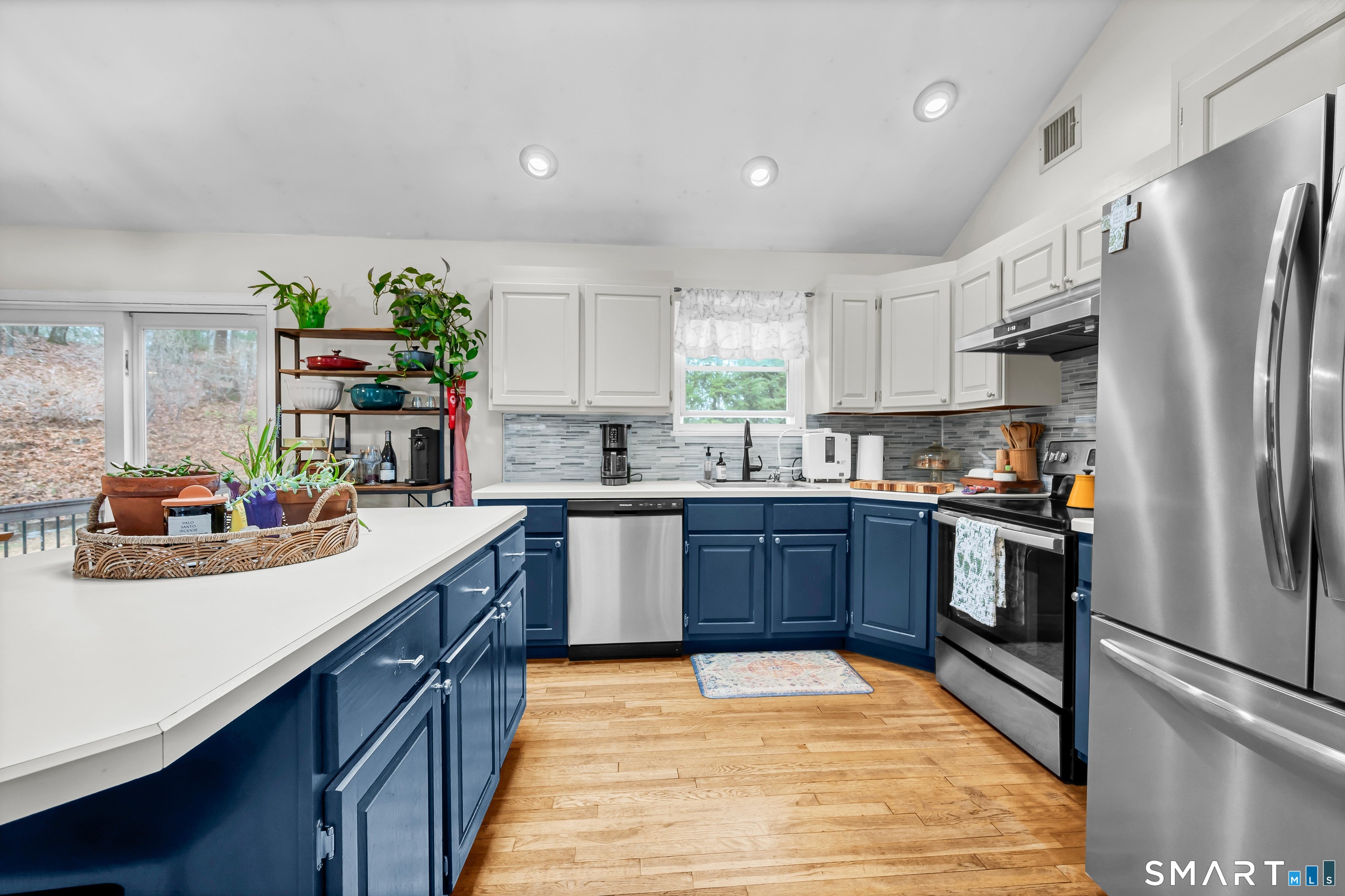 13 Pocono Road Newtown, CT 06470 - Photo 5 of 39