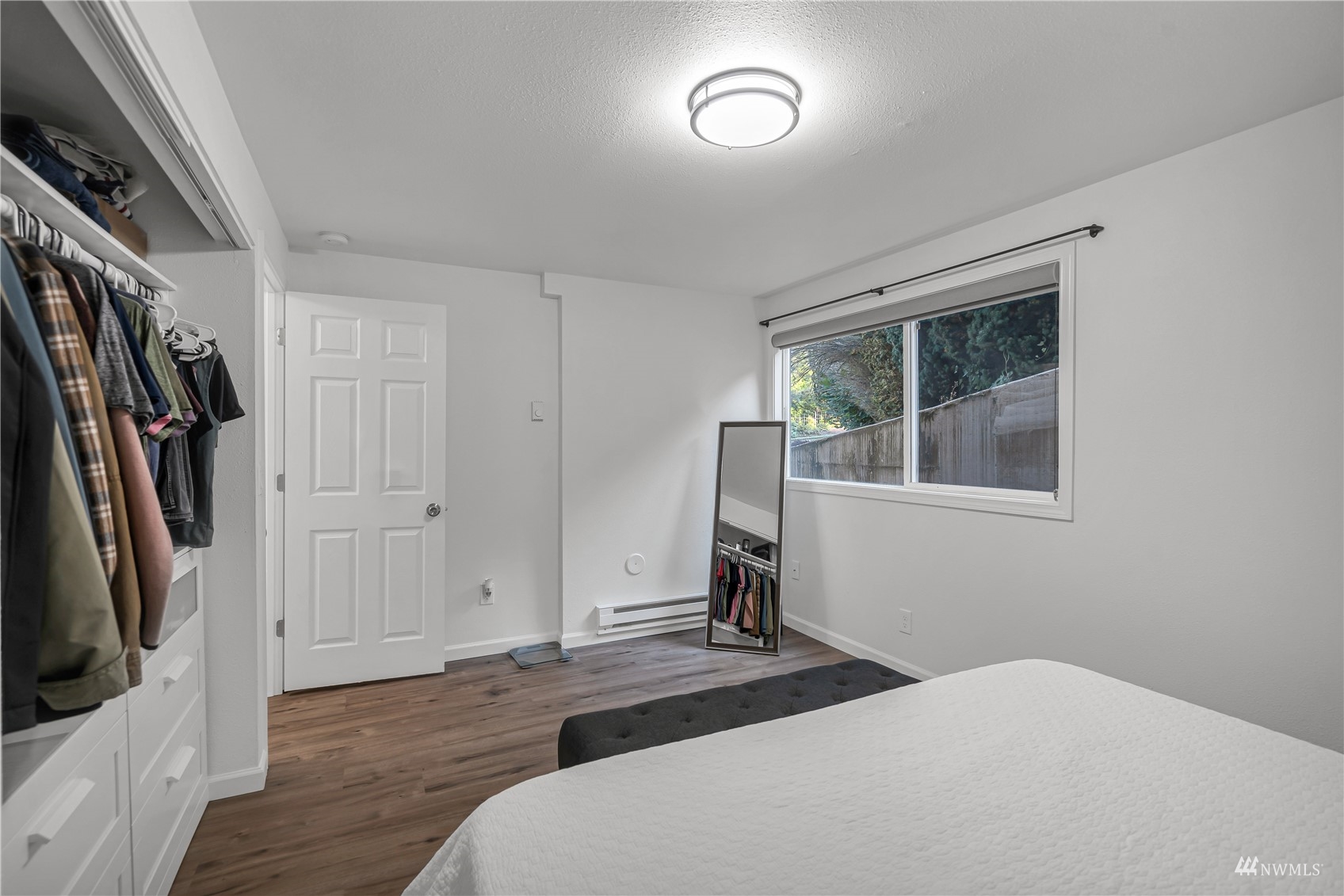 2102 Kelly Road, Unit 20 Vancouver, WA 98665 - Photo 16 of 25 a bedroom with a bed and a flat screen tv
