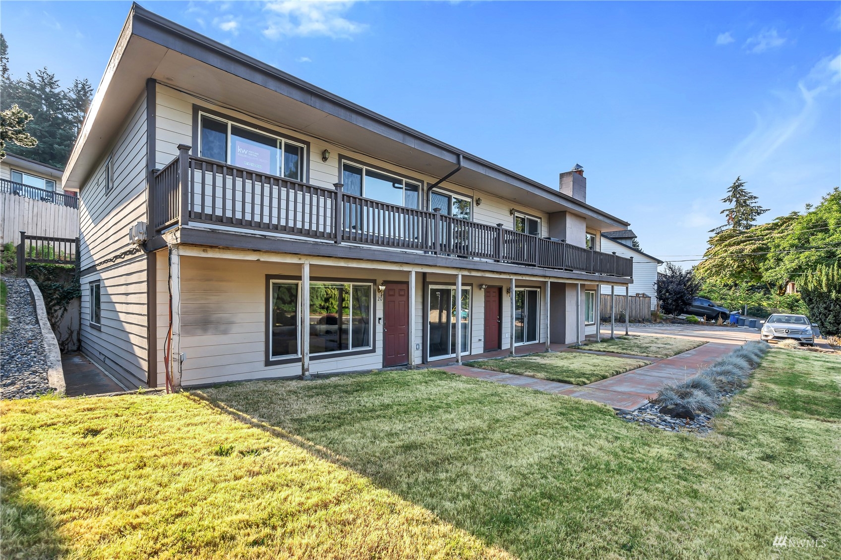 2102 Kelly Road, Unit 20 Vancouver, WA 98665 - Photo 23 of 25 front view of a building with a garden