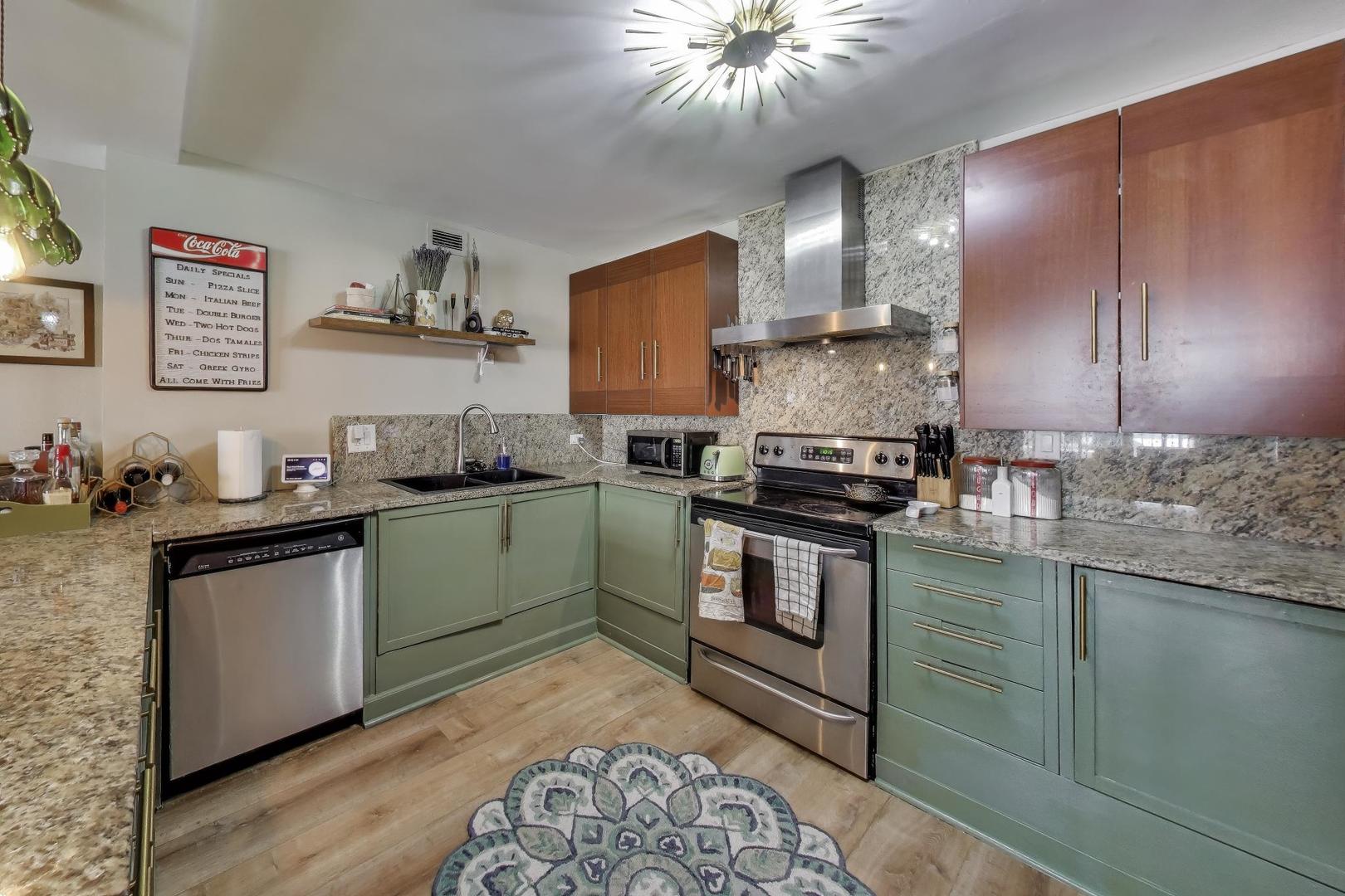 6007 North Sheridan Road, Unit 16F Chicago, IL 60660 - Photo 13 of 41