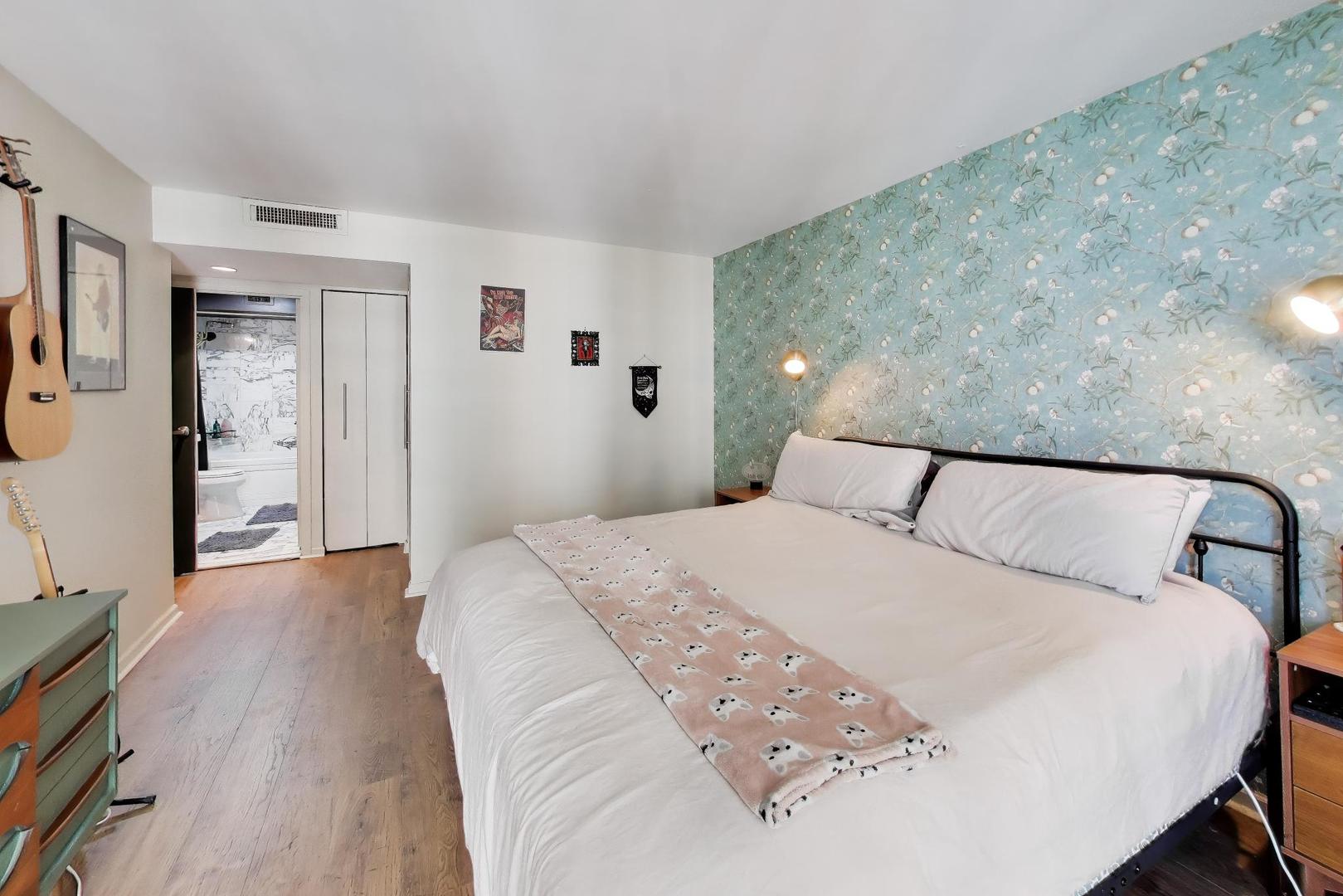 6007 North Sheridan Road, Unit 16F Chicago, IL 60660 - Photo 17 of 41