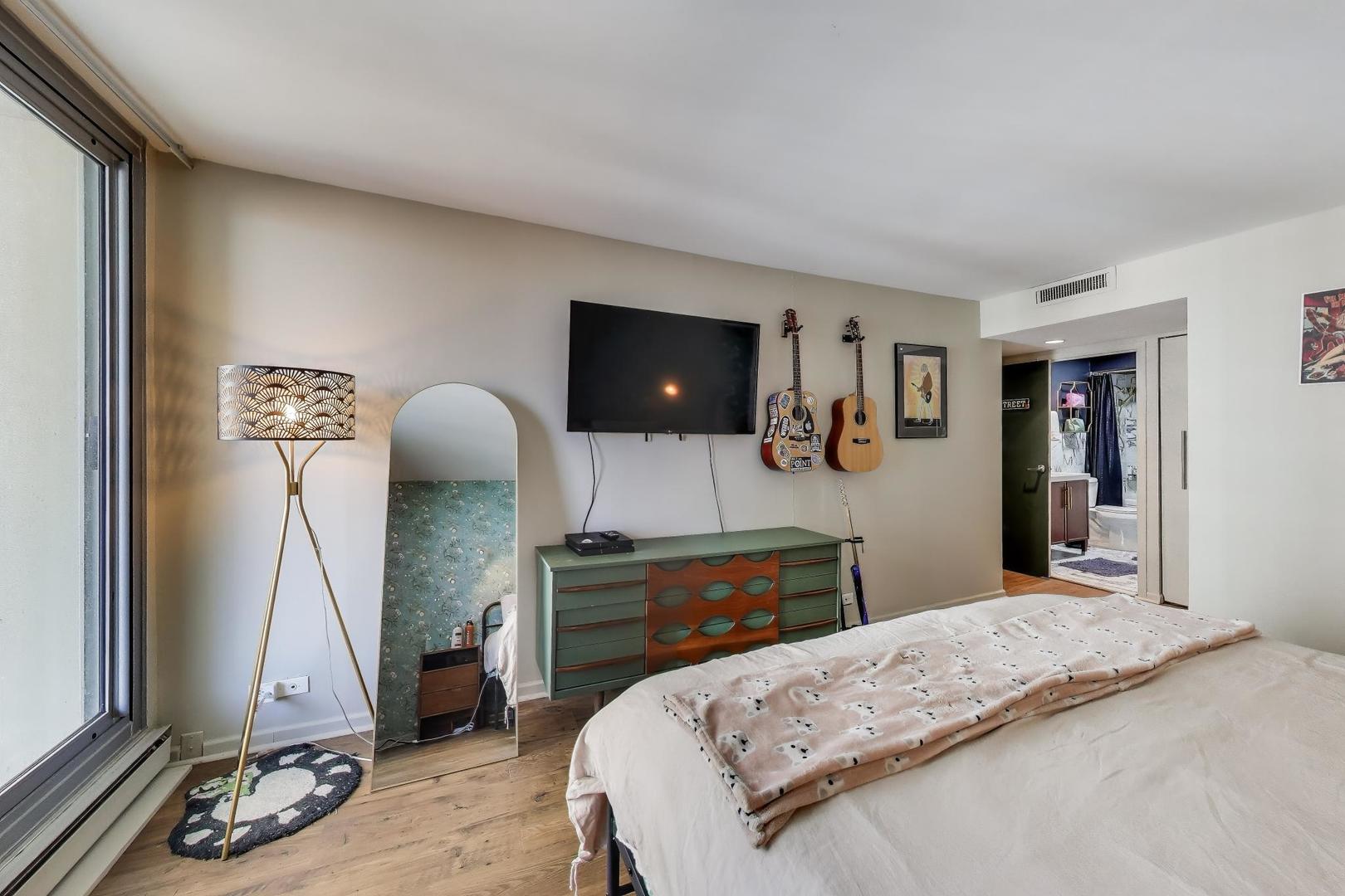 6007 North Sheridan Road, Unit 16F Chicago, IL 60660 - Photo 18 of 41