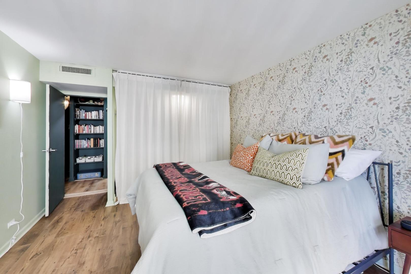 6007 North Sheridan Road, Unit 16F Chicago, IL 60660 - Photo 21 of 41