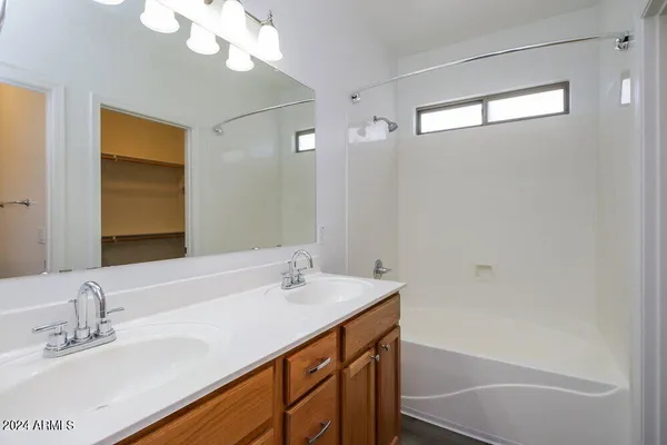 $1,930 | 2331 West St Catherine Avenue, Phoenix, AZ 85041