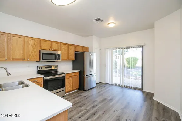 $1,930 | 2331 West St Catherine Avenue, Phoenix, AZ 85041