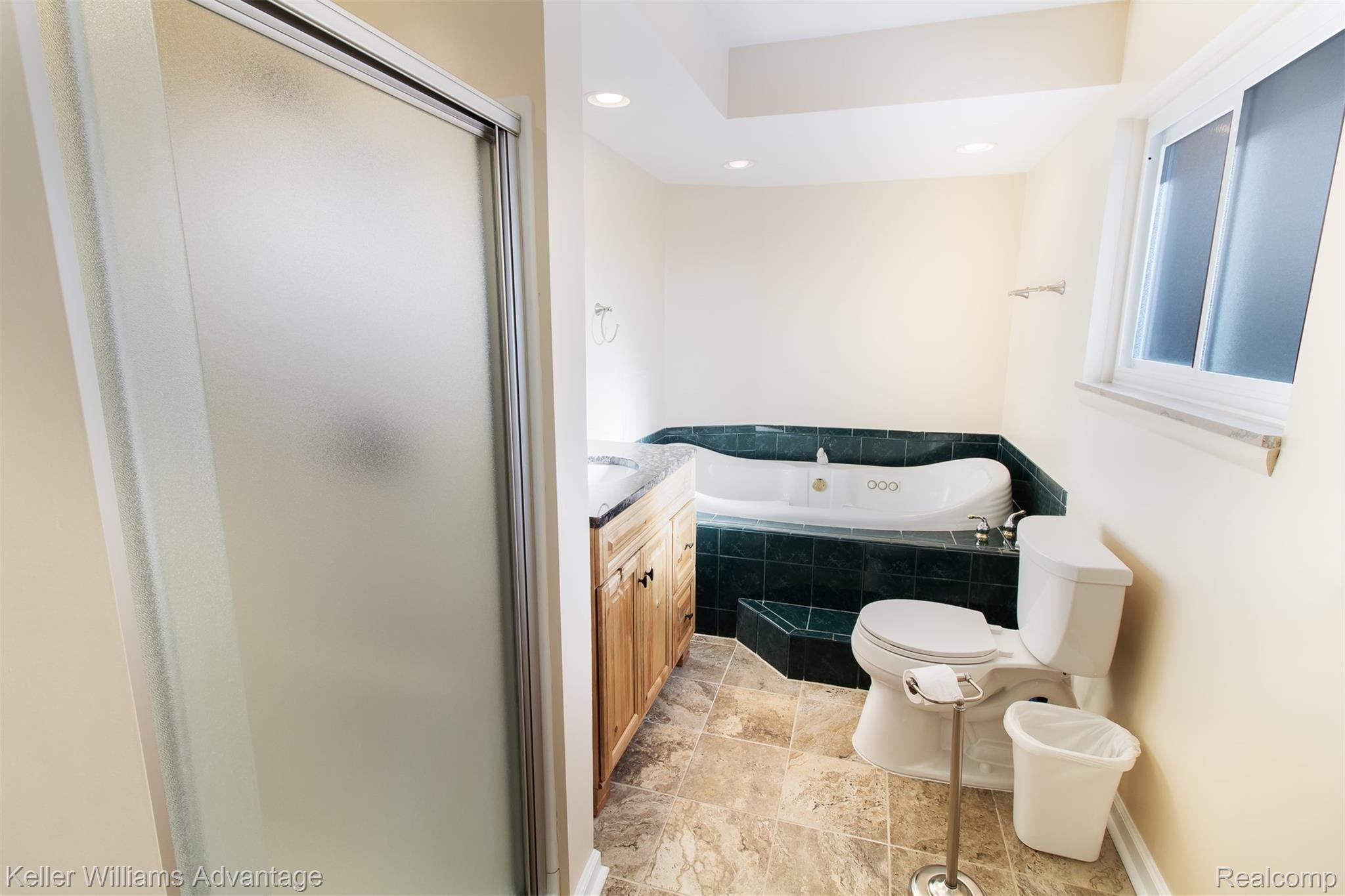 36221 West Lyman Road Farmington, MI 48331 - Photo 17 of 32 Lyman_36221_MasterBath_02.jpg