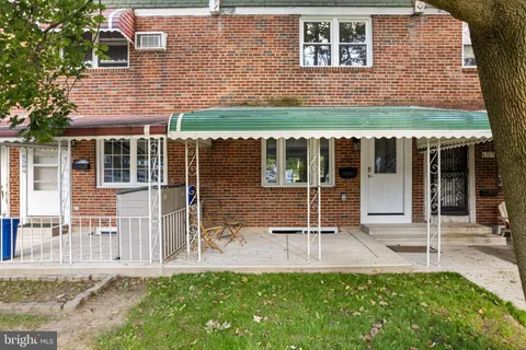 front view of house with a yard