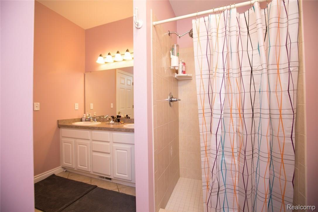 1812 Gilmore Street Howell, MI 48855 - Photo 27 of 39 Master Bath 4.jpg