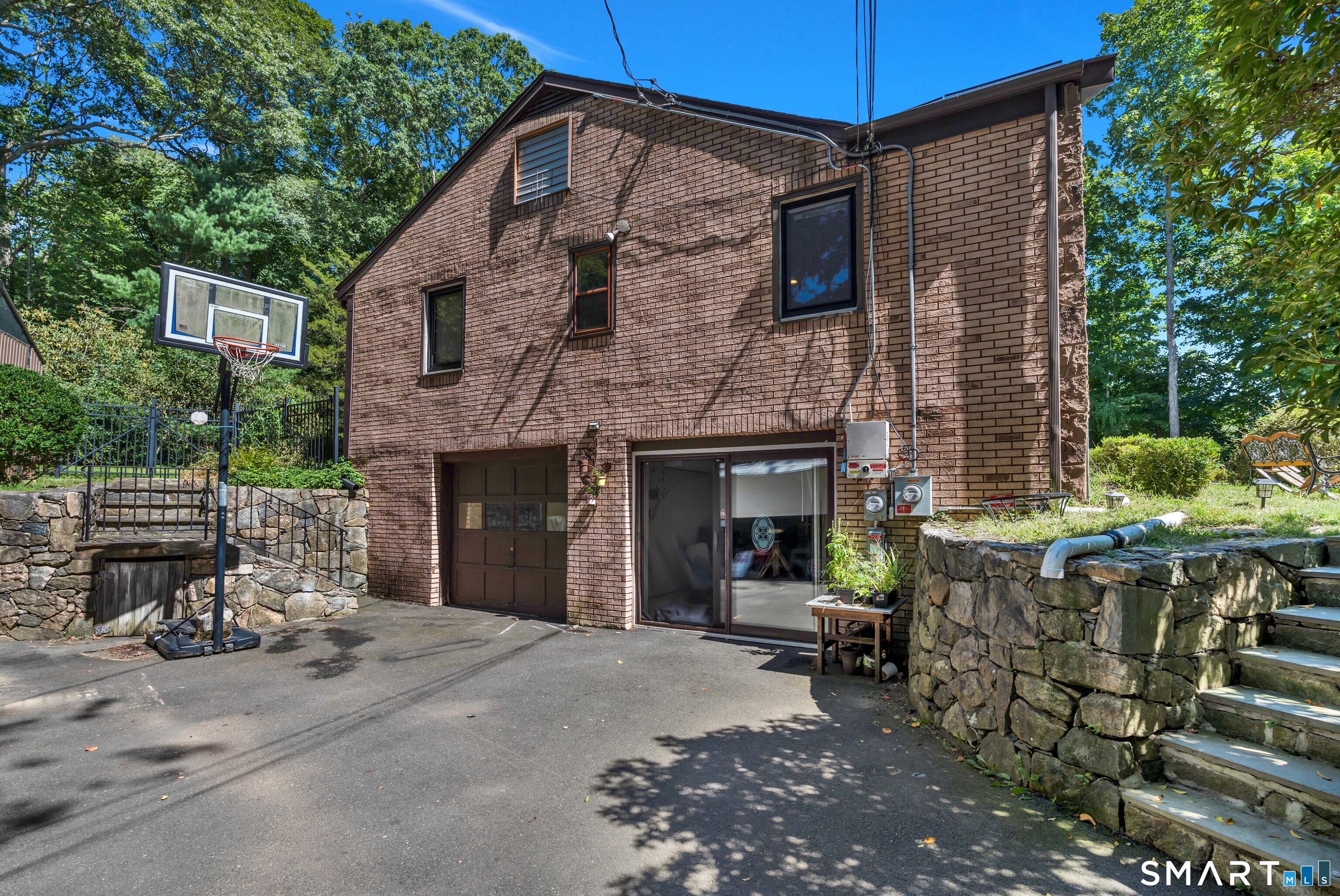 68 Parry Road Stamford, CT 06907 - Photo 34 of 39 Gallery Image 34