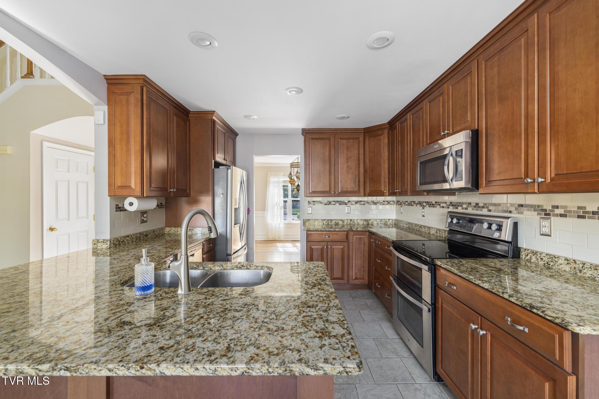 102 Ridgeview Meadows Drive Gray, TN 37615 - Photo 15 of 51 Kitchen