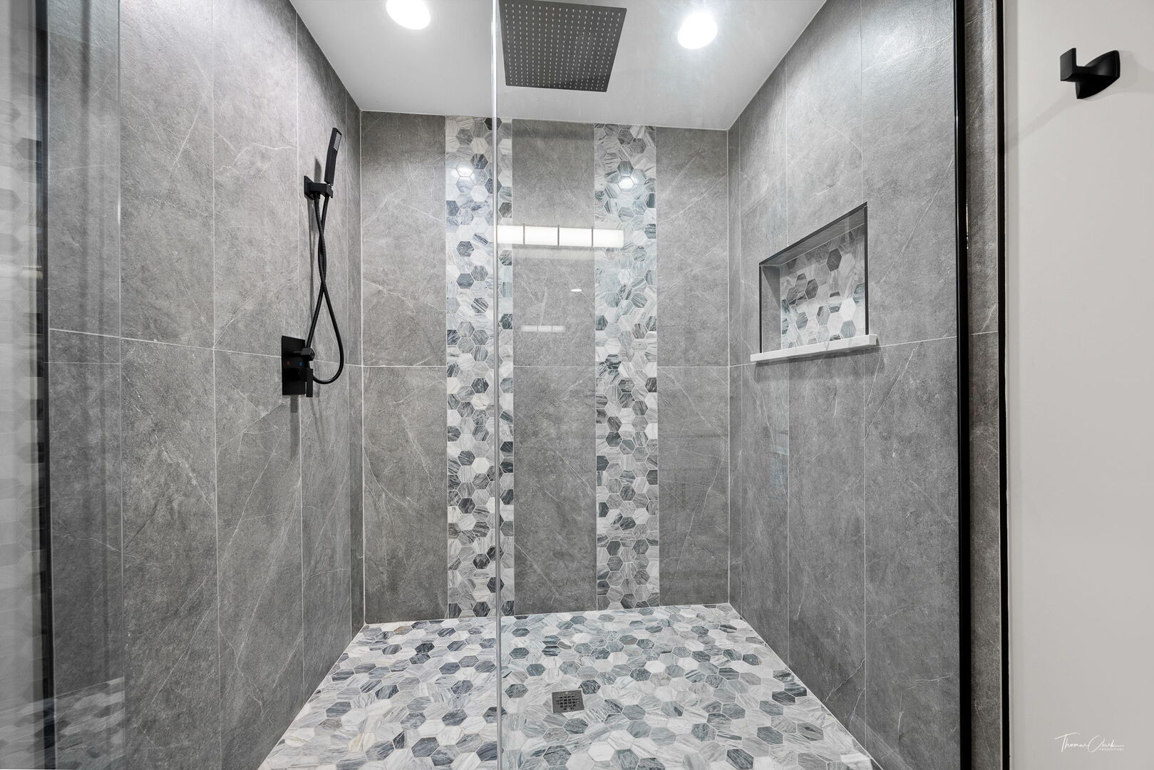 9704 Captains Drive Algonquin, IL 60102 - Photo 13 of 35 a bathroom with a shower