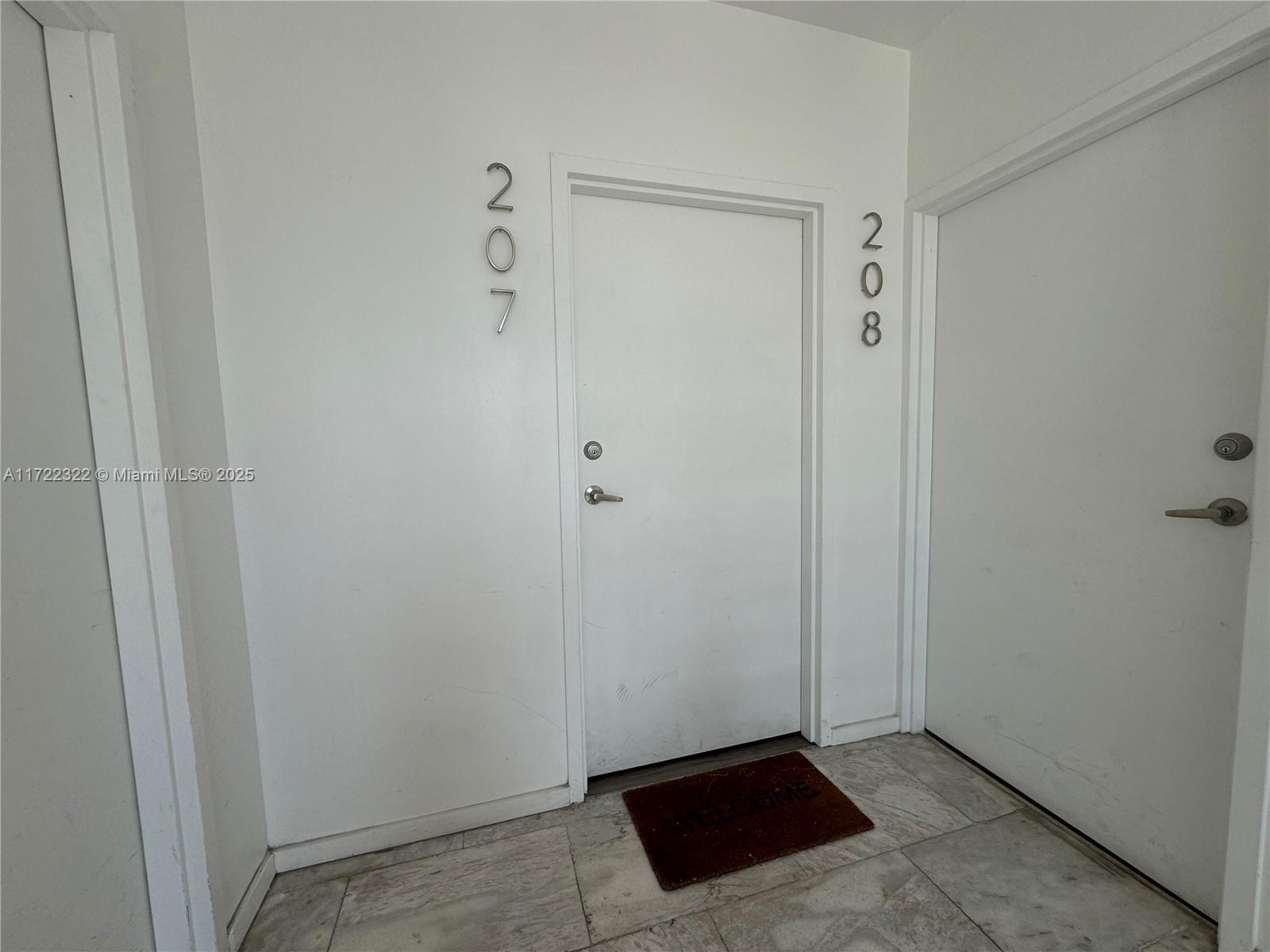 810 7th Street, Unit 207 Miami Beach, FL 33139 - Photo 11 of 15 Condo Hallway