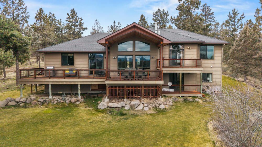 6447 Jake Road Klamath Falls, OR 97601 - Photo 4 of 59