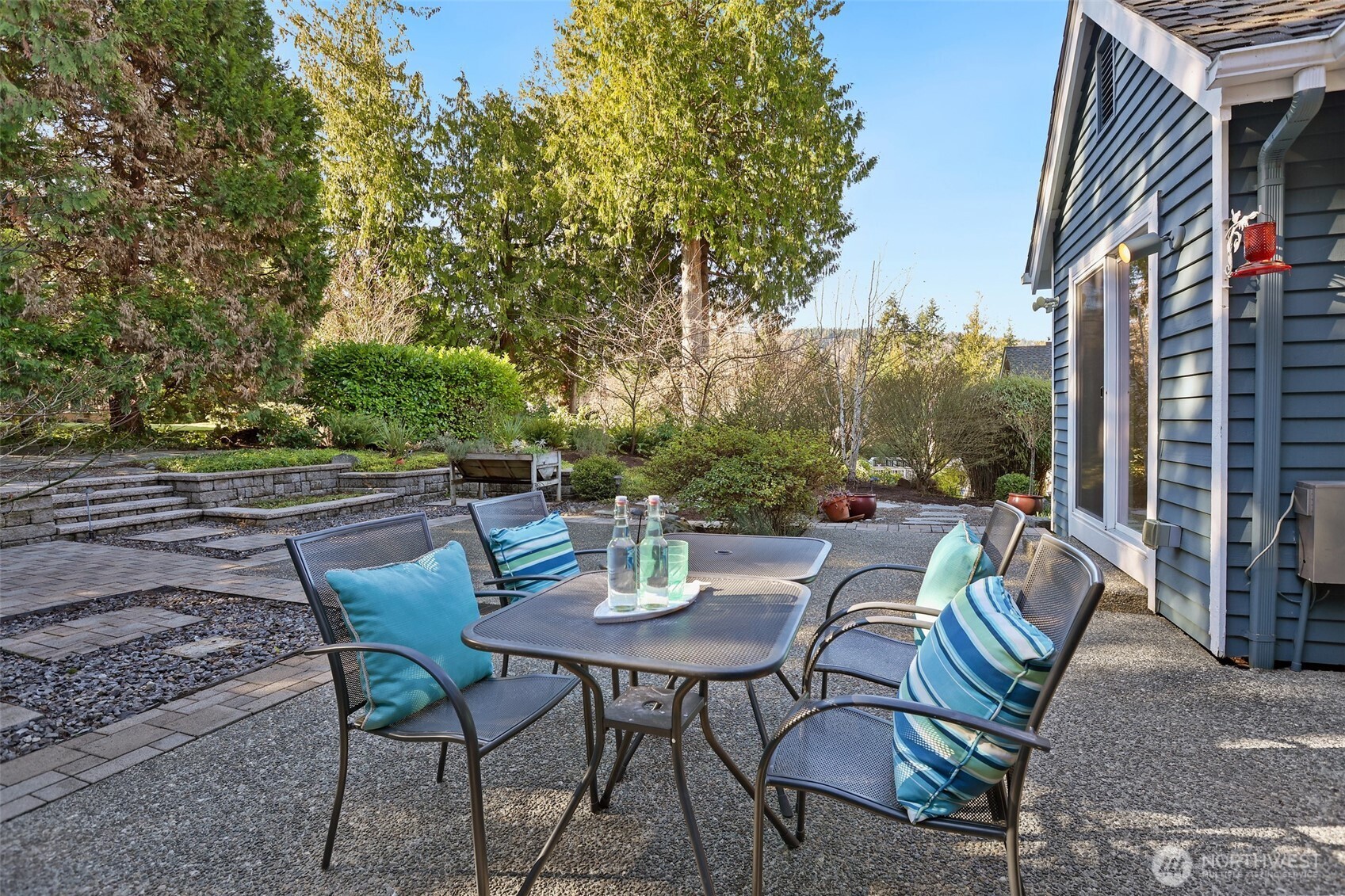 975 Northwest Inneswood Place Issaquah, WA 98027 - Photo 20 of 21 a view of an outdoor seating
