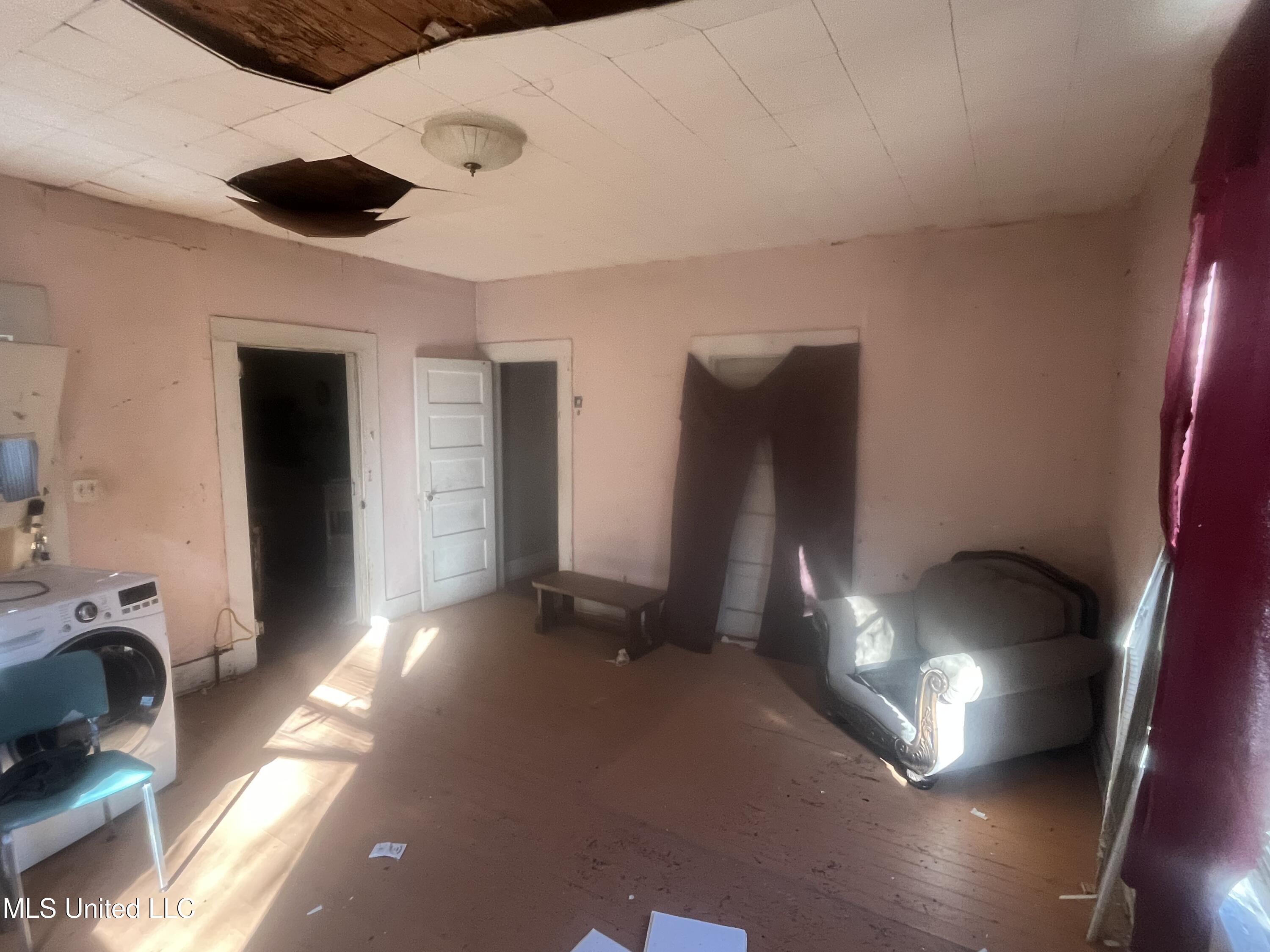 320 Georgia Avenue Brookhaven, MS 39601 - Photo 2 of 9 IMG_7522