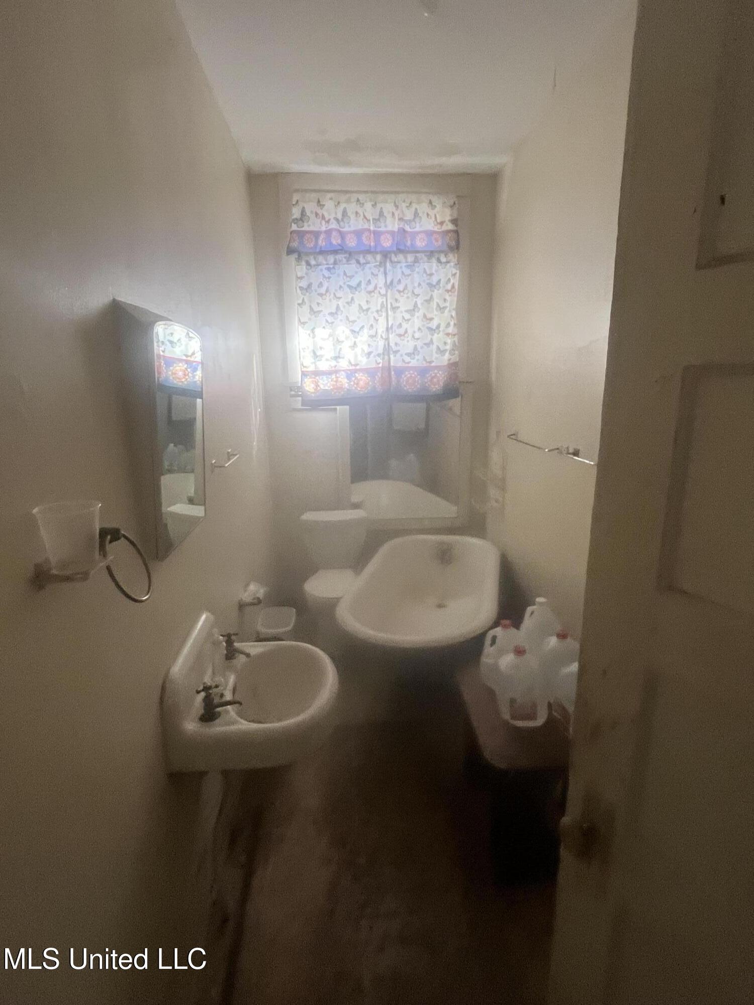 320 Georgia Avenue Brookhaven, MS 39601 - Photo 4 of 9 IMG_7525