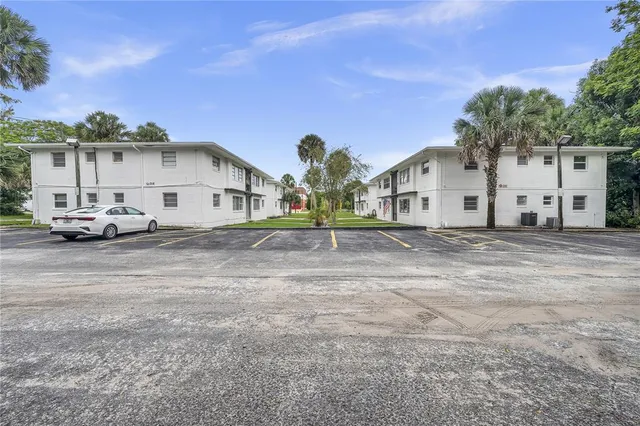 $1,450 | 320 West Howry Avenue, Unit 1, Deland, FL 32720