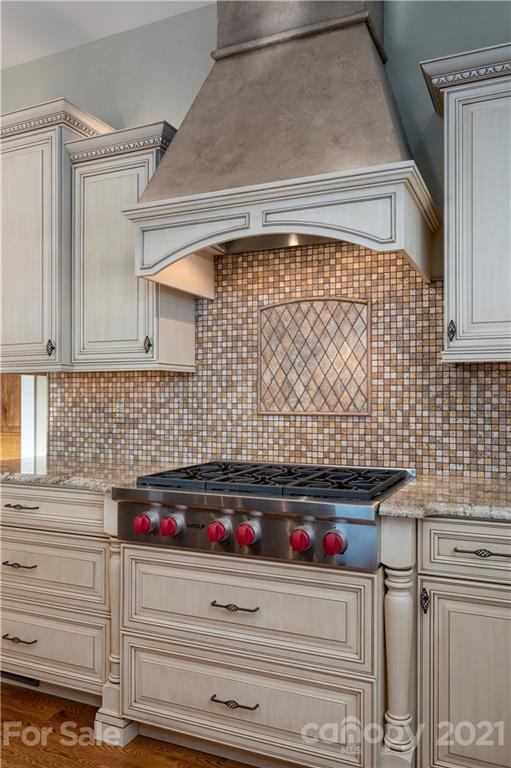 125 Stone Brook Trail Black Mountain, NC 28711 - Photo 19 of 48 a kitchen with stove and cabinets