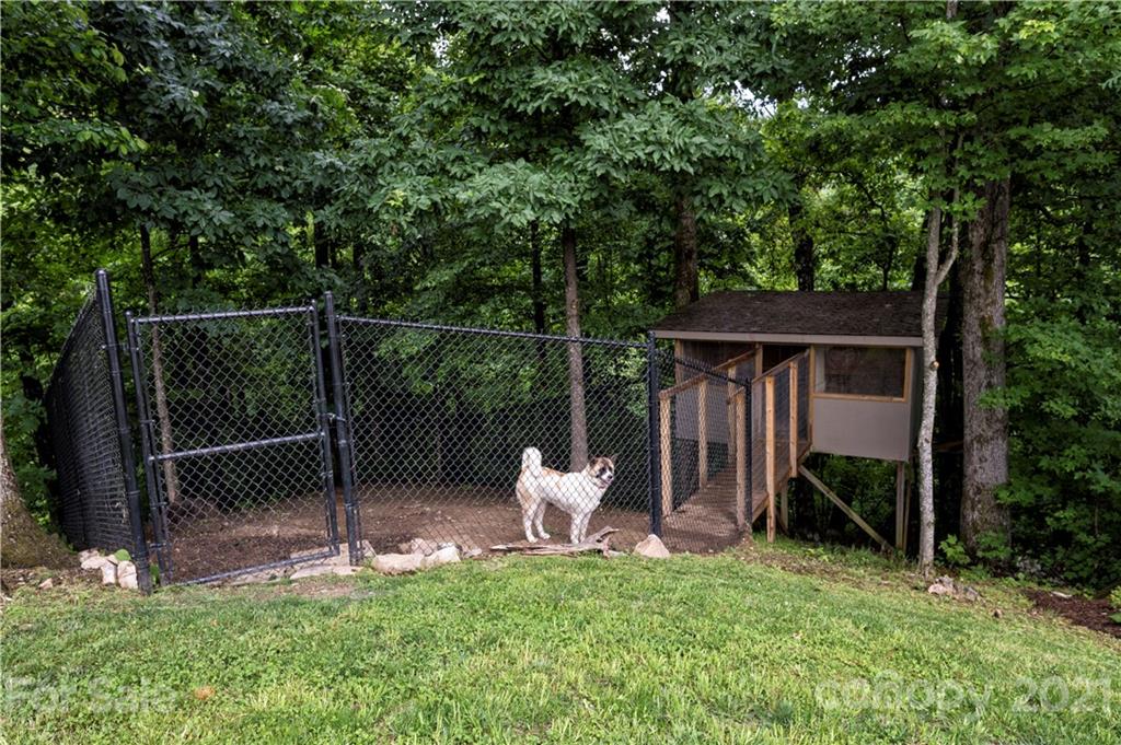 125 Stone Brook Trail Black Mountain, NC 28711 - Photo 45 of 48 a backyard of a house with table and chairs