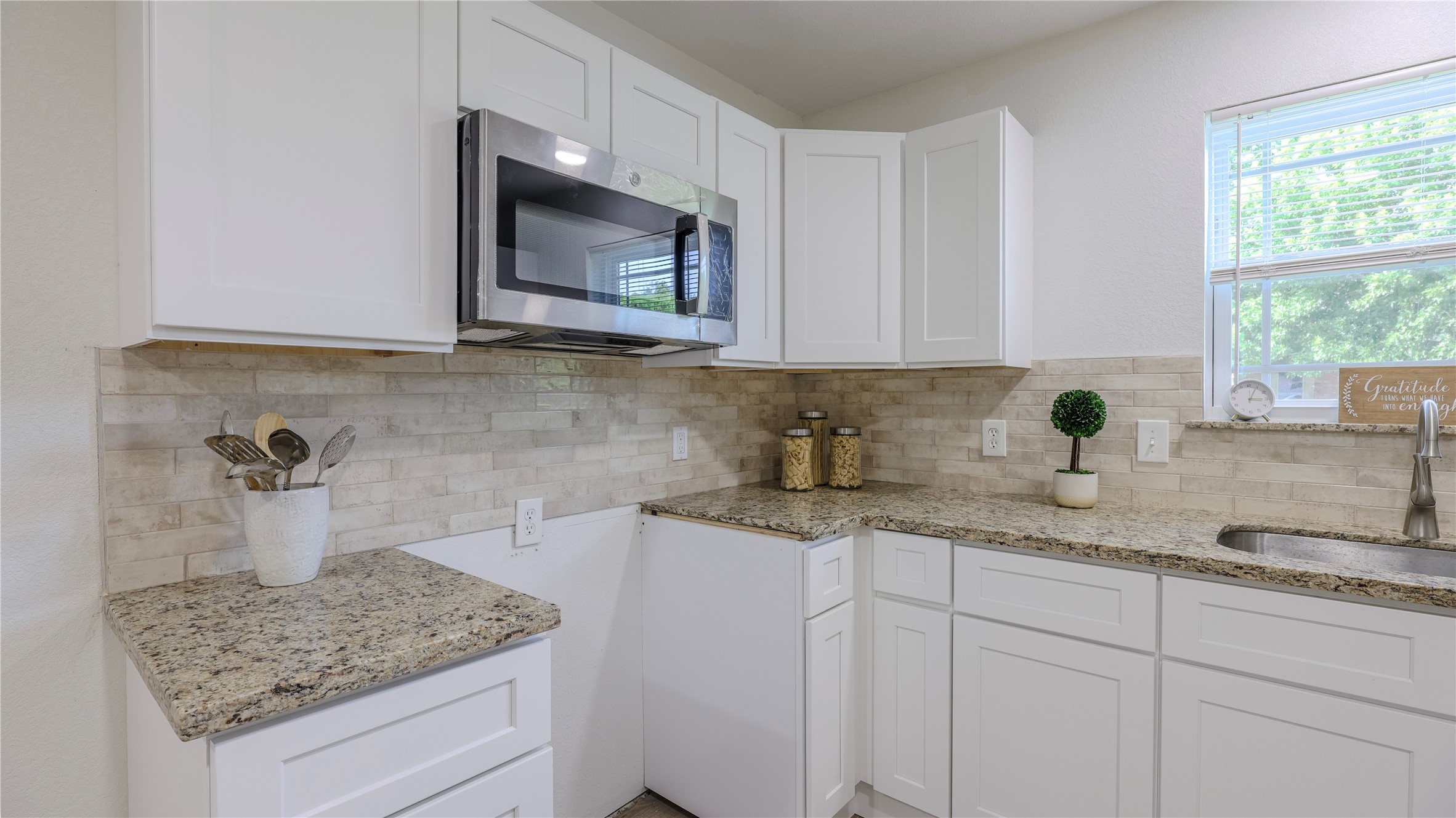 1413 North Avenue R Freeport, TX 77541 - Photo 11 of 23