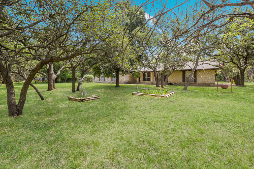 301 Navajo Trail Georgetown, TX 78633 - Photo 9 of 35 View of grassy front yard