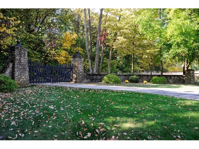 4452 West Edgewood Road Dixon, IL 61021 - Photo 21 of 25 a view of yard with green space and trees