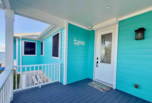 a view of front door deck