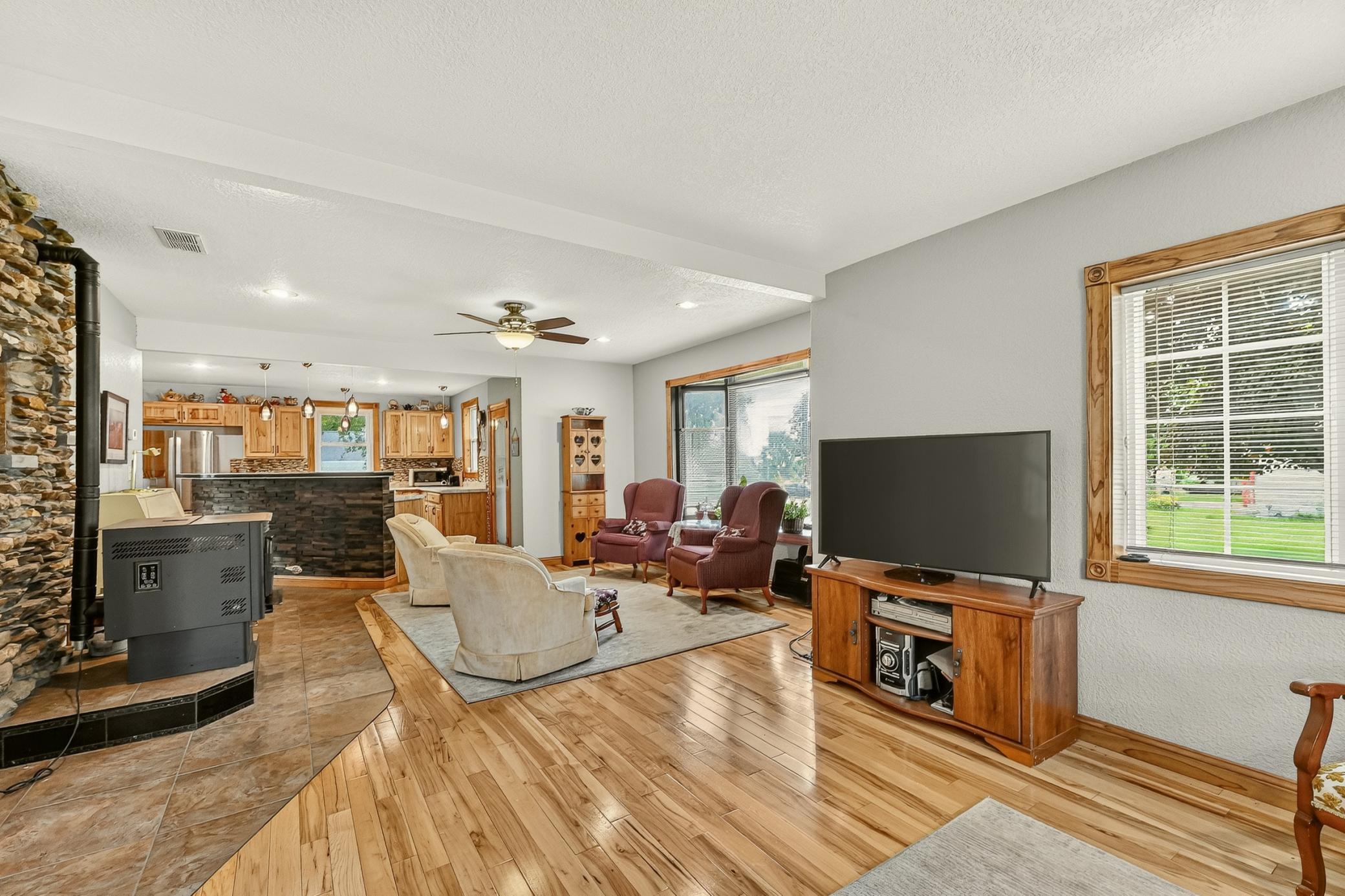 605 University Avenue Spring Valley, MN 55975 - Photo 3 of 37