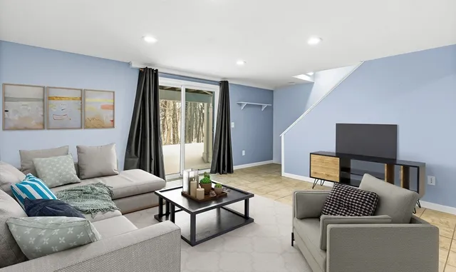 $327,900 | 153 Bayberry Hill Lane, Unit 153, Leominster, MA 01453