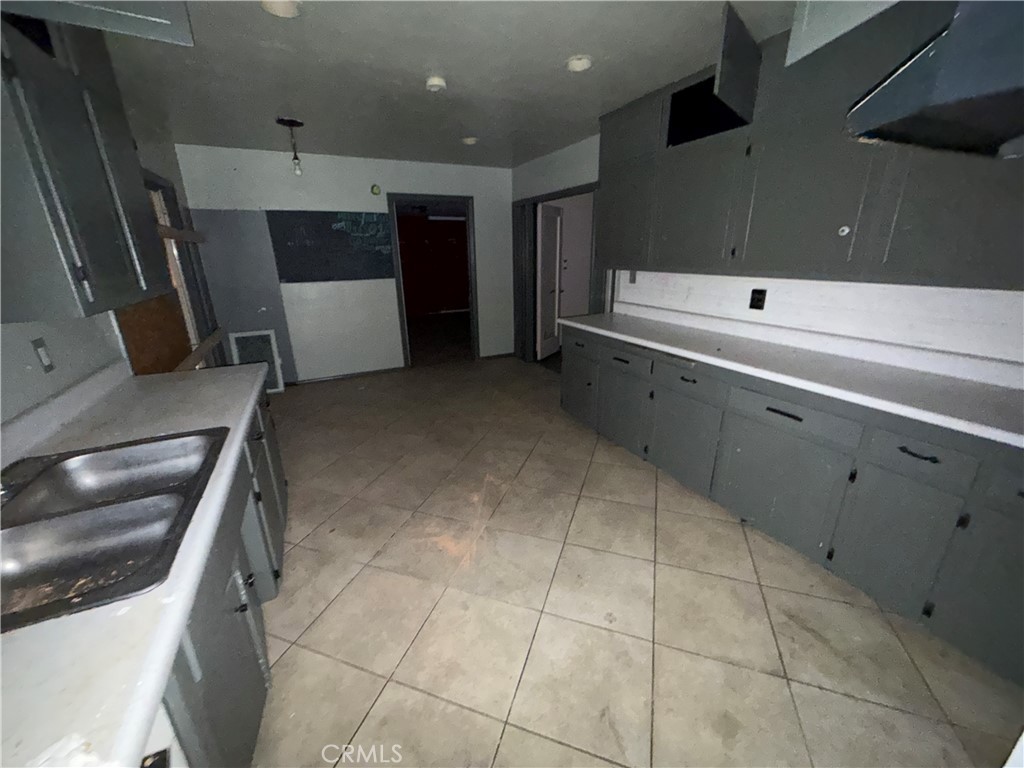 1810 Rivera Street Riverside, CA 92501 - Photo 6 of 34