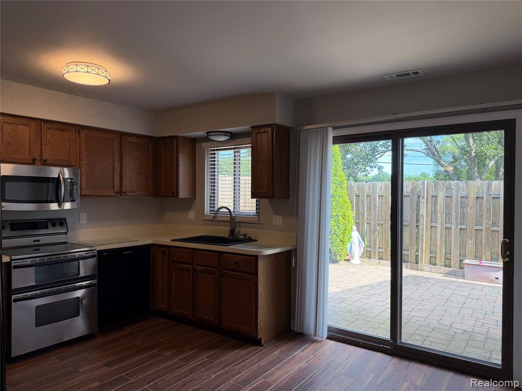 5220 West Utica Road Utica, MI 48317 - Photo 12 of 24