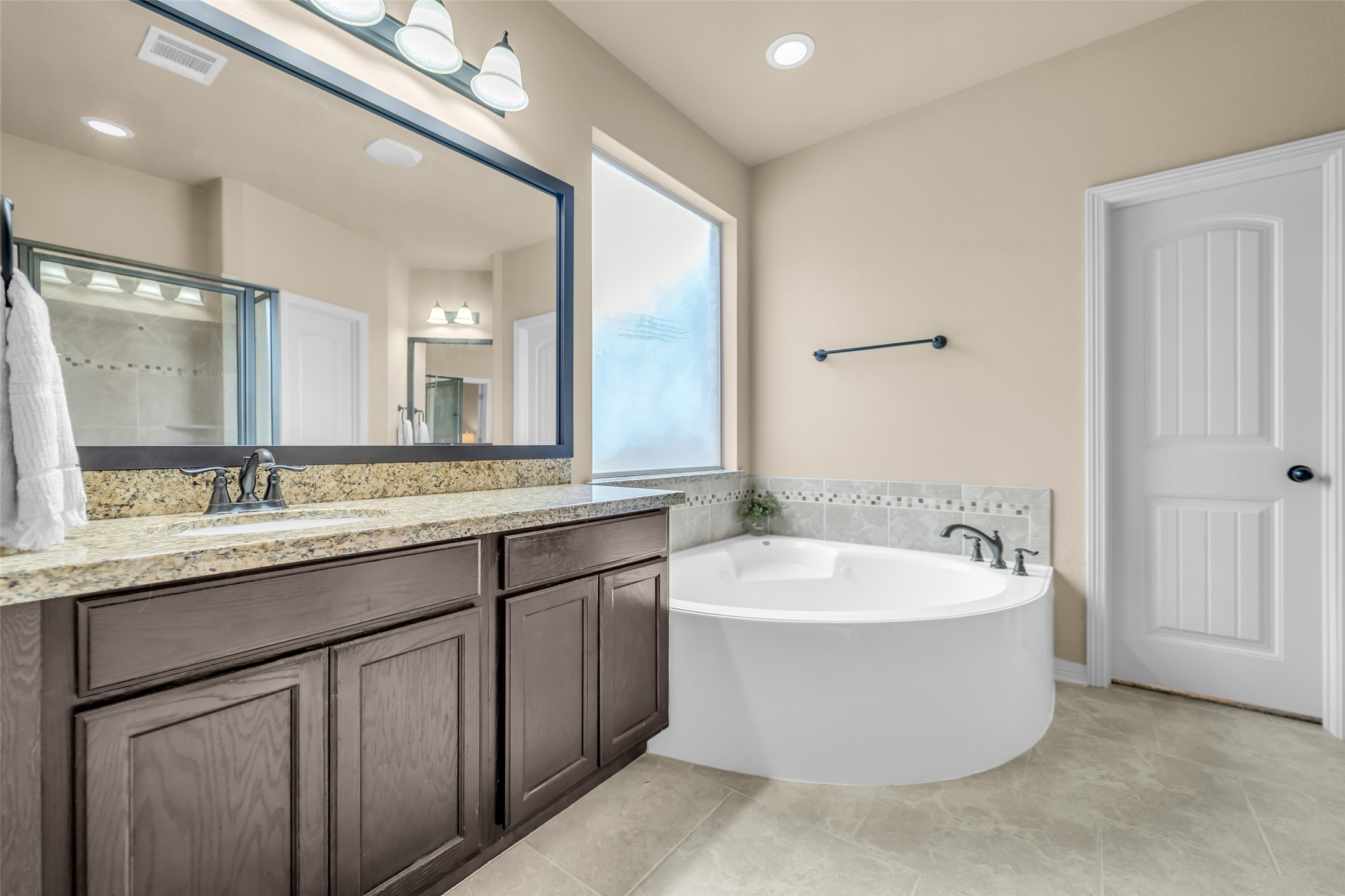14752 Highland Ranch Drive Montgomery, TX 77316 - Photo 25 of 39 a spacious bathroom with a sink mirror and a bathtub