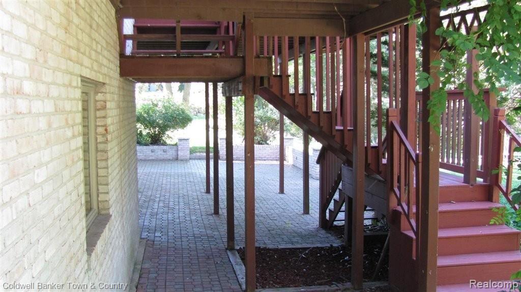1277 Pine Ridge Road Milford, MI 48380 - Photo 21 of 23 dual staircase in back.JPG