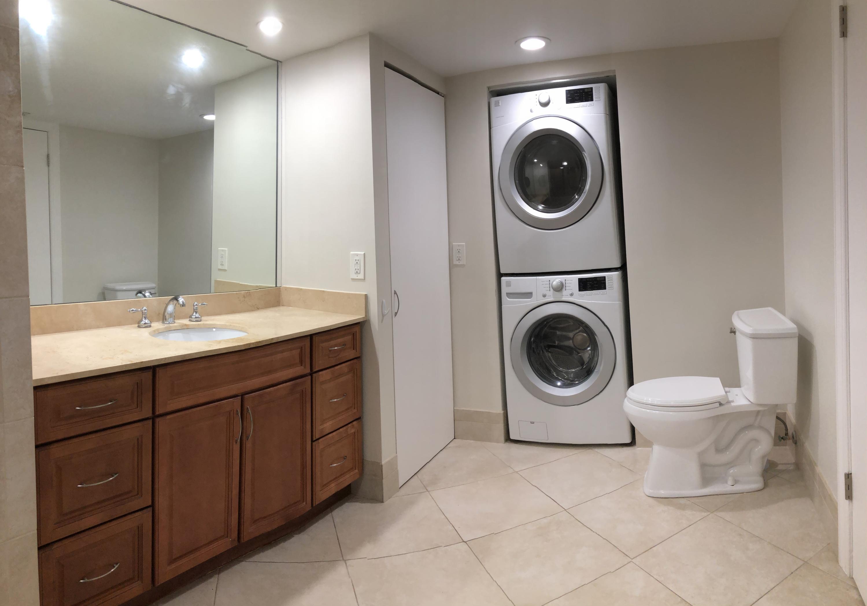 1605 Highway 1, Unit 14C Jupiter, FL 33477 - Photo 21 of 32 Master Batrhoom