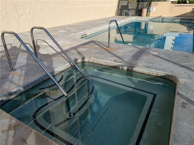 $675,000 | 1750 East Ocean Boulevard, Unit 1011, Long Beach, CA 90802