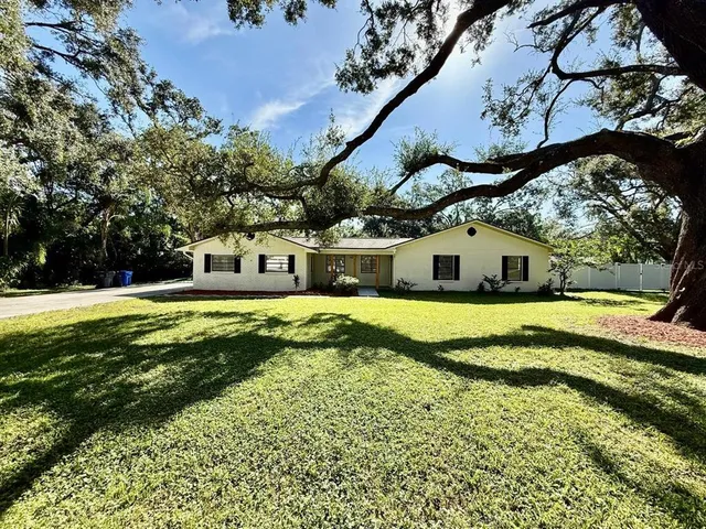 $3,150 | 15611 Walden Avenue, Tampa, FL 33618