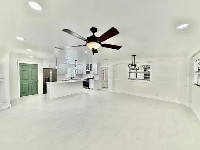 $3,150 | 15611 Walden Avenue, Tampa, FL 33618