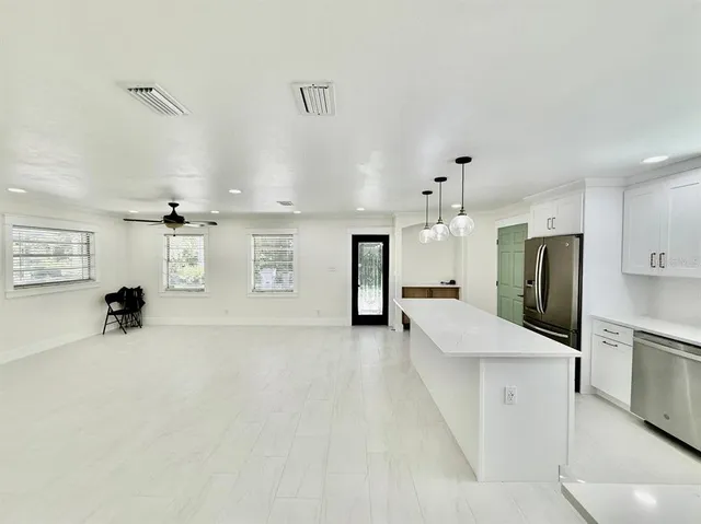 $3,150 | 15611 Walden Avenue, Tampa, FL 33618