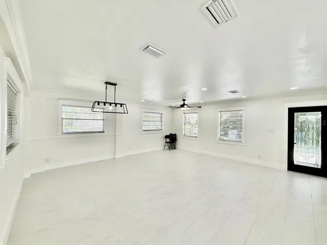 $3,150 | 15611 Walden Avenue, Tampa, FL 33618