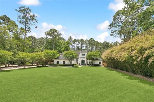 $1,025,000 | 4 North Azalea Drive, Covington, LA 70433