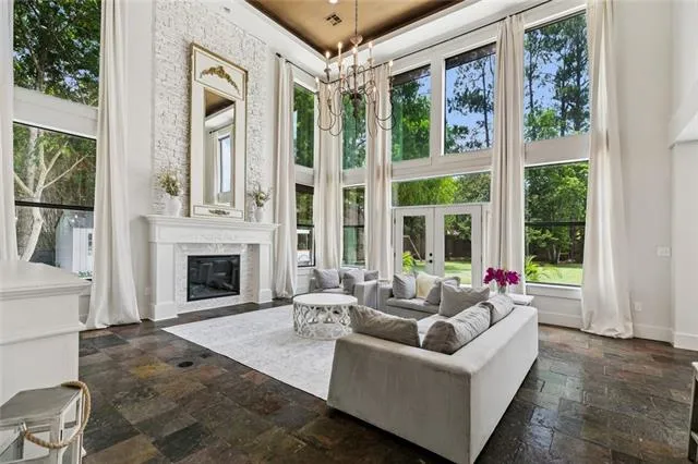 $1,025,000 | 4 North Azalea Drive, Covington, LA 70433