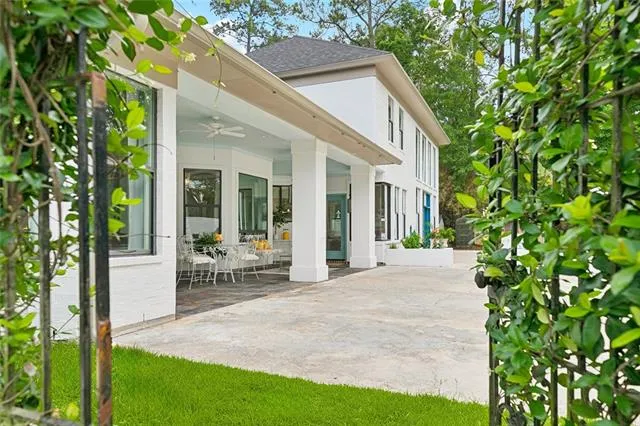 $1,025,000 | 4 North Azalea Drive, Covington, LA 70433